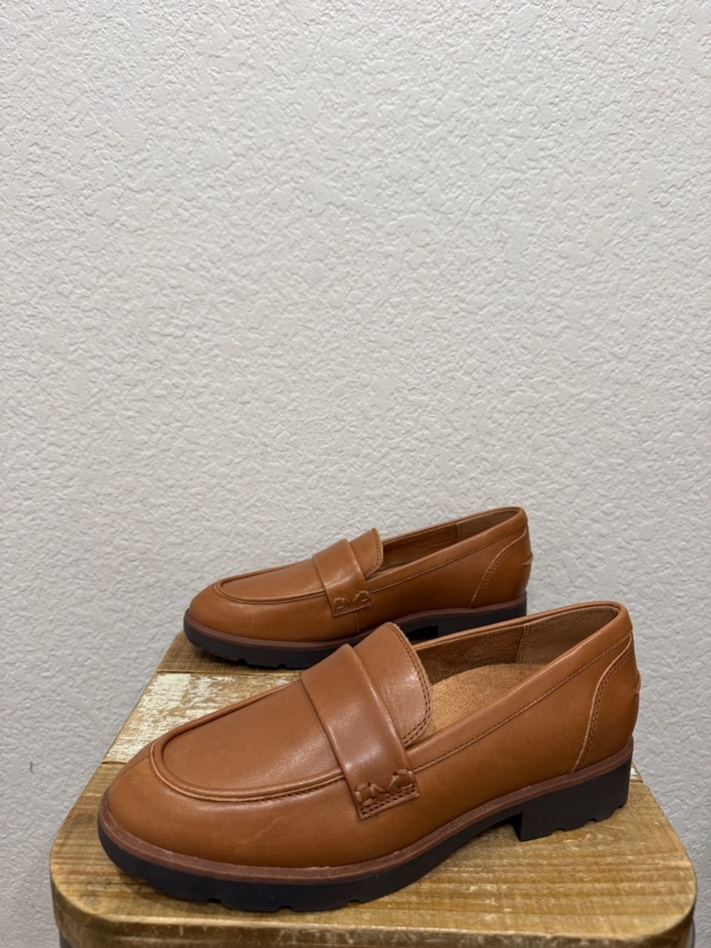 Vionic Cleo Tan Leathers Loafers Size 8.5 NEW - Picture 4 of 8